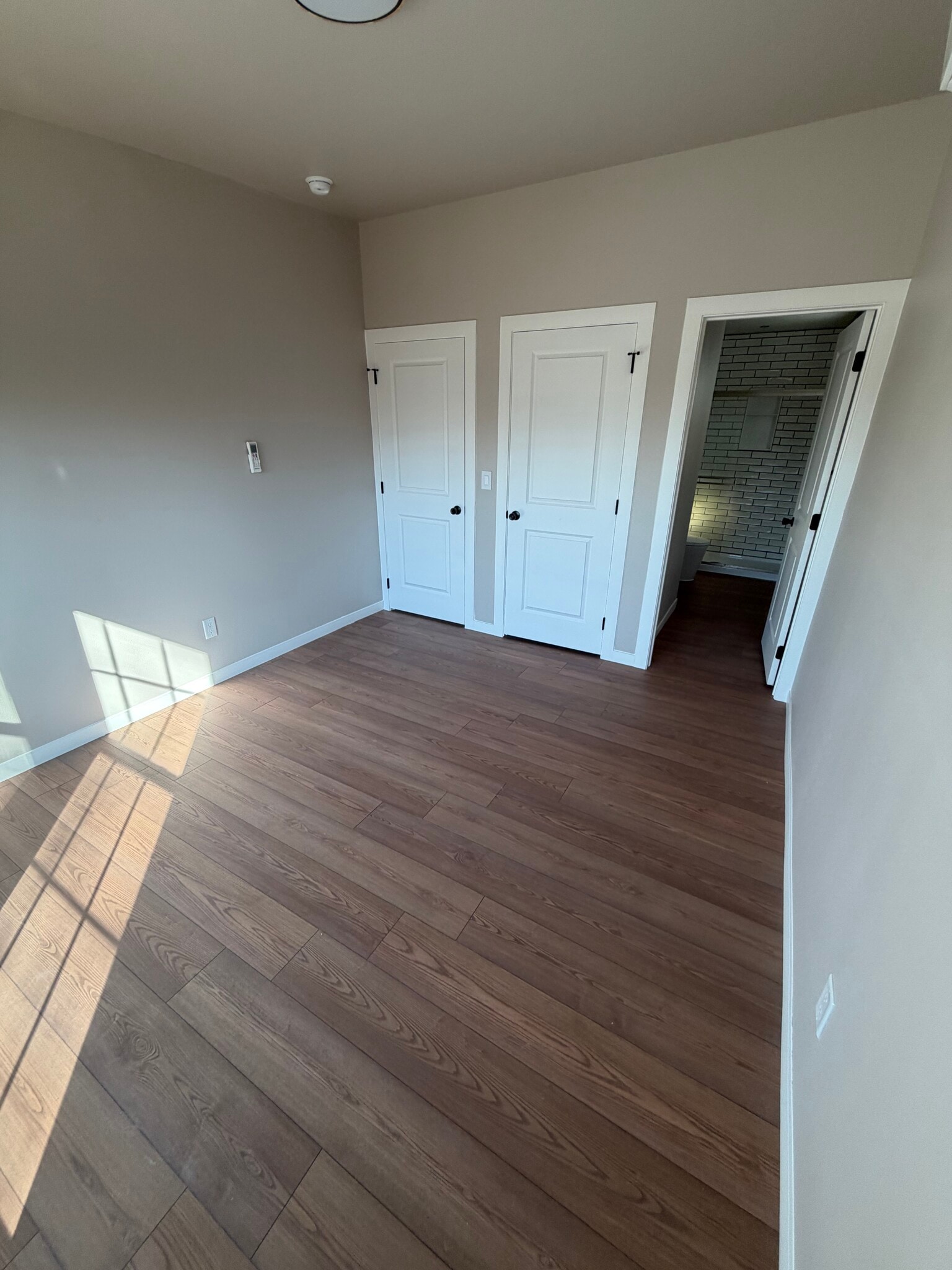 Building Photo - 833 W Stone St