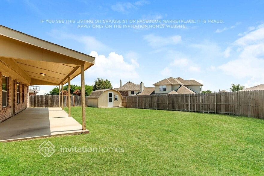 Building Photo - 904 Peach Ln