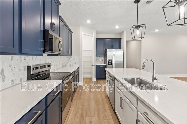 Building Photo - 1229 Pampus Dr