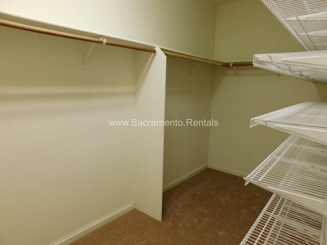 Building Photo - Spacious Elk Grove 3bd/2ba House with 2 Ca...