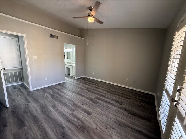 Building Photo - 7575 Cambridge St