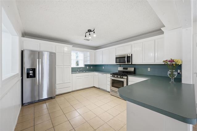 Building Photo - 910 N Powell Pkwy