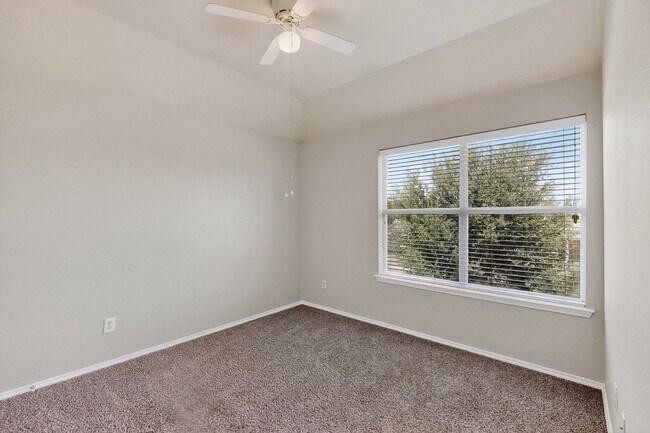 Building Photo - Great Home with Room To Grow in Southbrook!