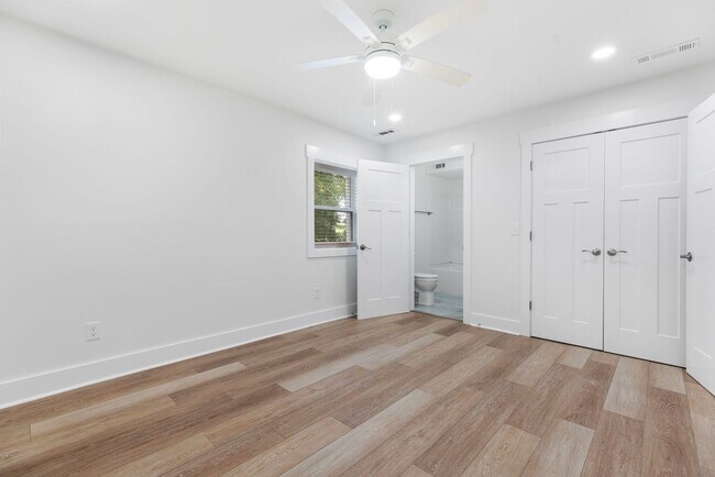 Building Photo - Four Bedroom Four Bath Home