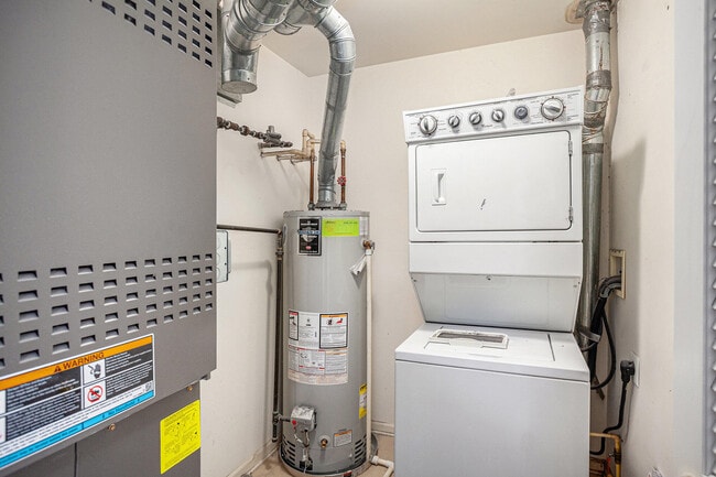 Building Photo - 3253 Newbury Pl