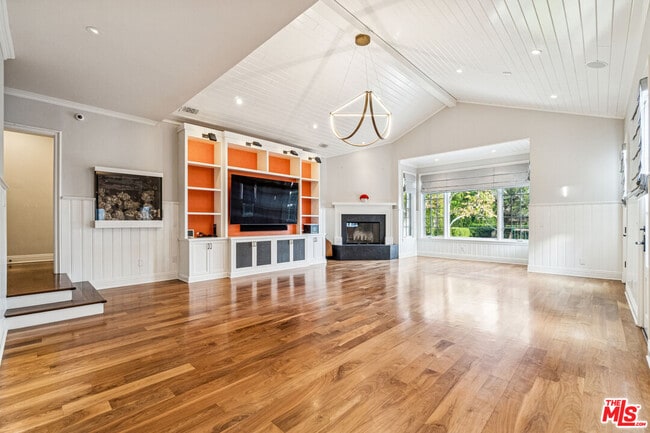 Building Photo - 458 Toyopa Dr