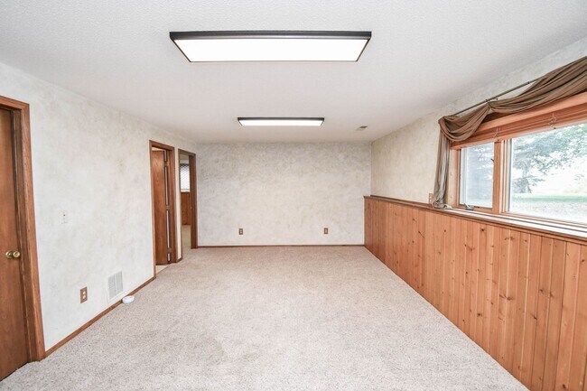 Building Photo - Spacious 4-Bedroom Acreage with Stunning Views Near Hartford — 1.5 Acres of Country Living!