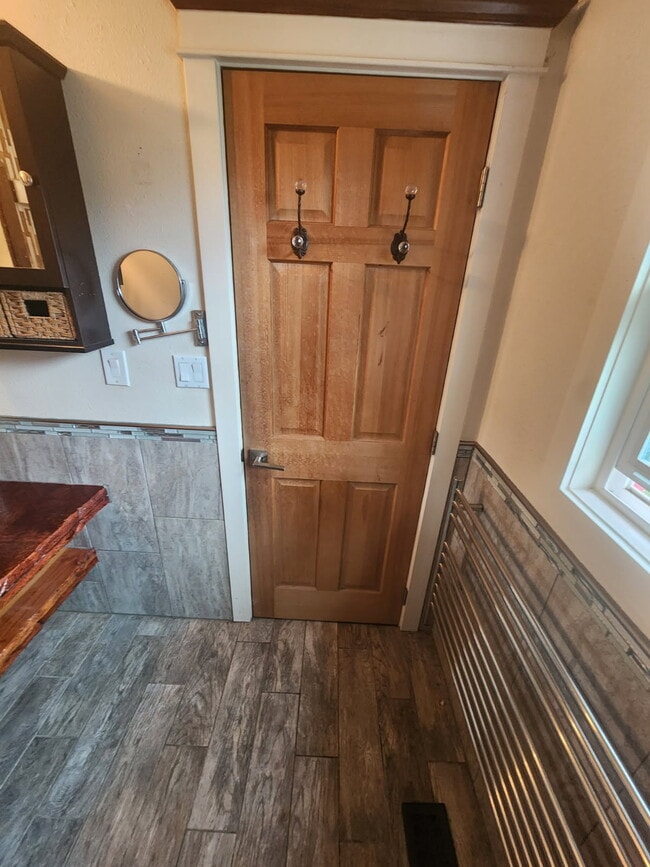 Building Photo - 1609 NE Waterfront St