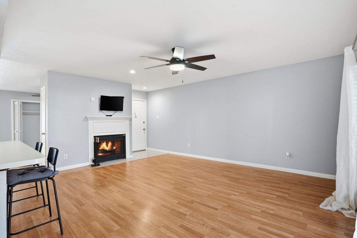 Building Photo - 2535 Wedglea Dr