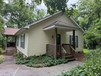 Building Photo - 4 Greenbriar Rd