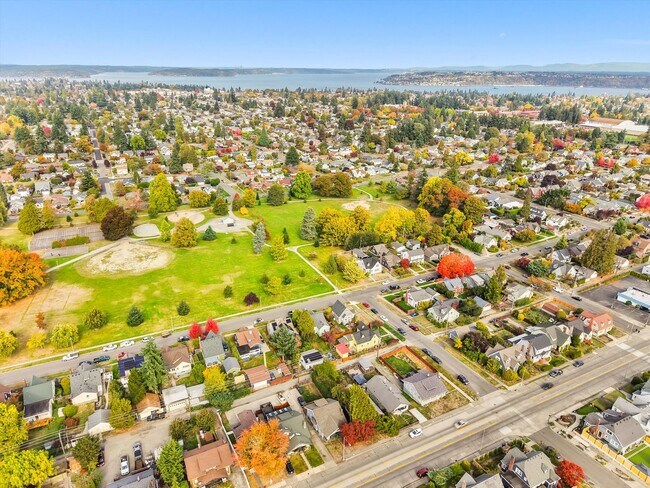 Building Photo - Charming Tacoma 2BR with Private Patio & RV Parking