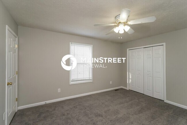 Building Photo - 3 Bedroom Pet-Friendly Home in LOUISVILLE, KY with Main Street Renewal