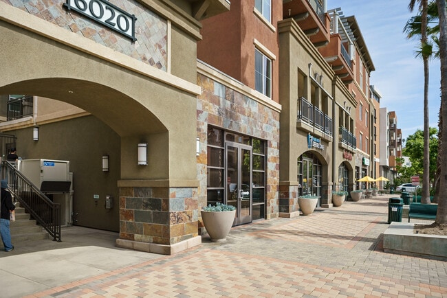 Building Photo - 6020 Seabluff Dr
