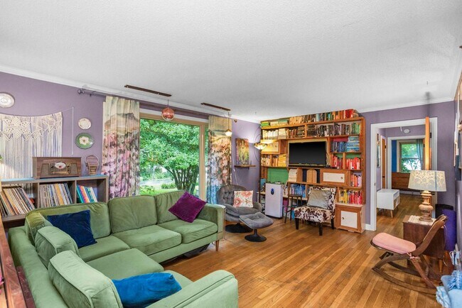 Building Photo - 4117 Saunders Ave