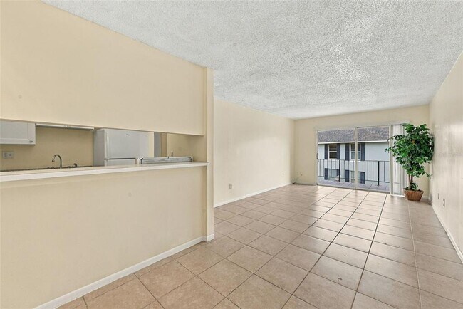 Building Photo - 905 W Oak Ridge Rd