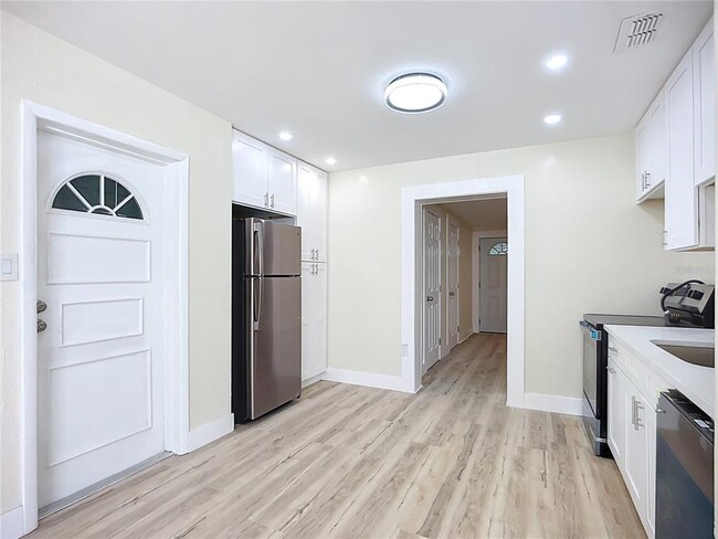 Building Photo - 4513 W Gray St