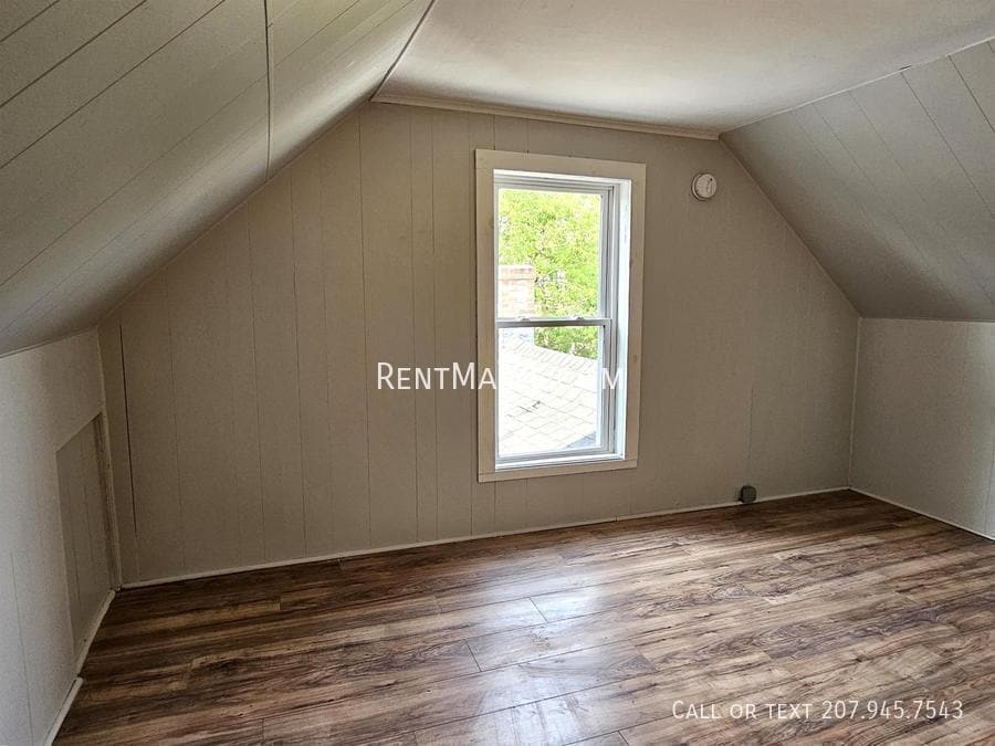 Building Photo - 27 Elm St