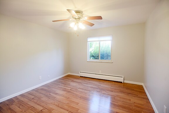 Bedroom - 1895 Alpine Ave