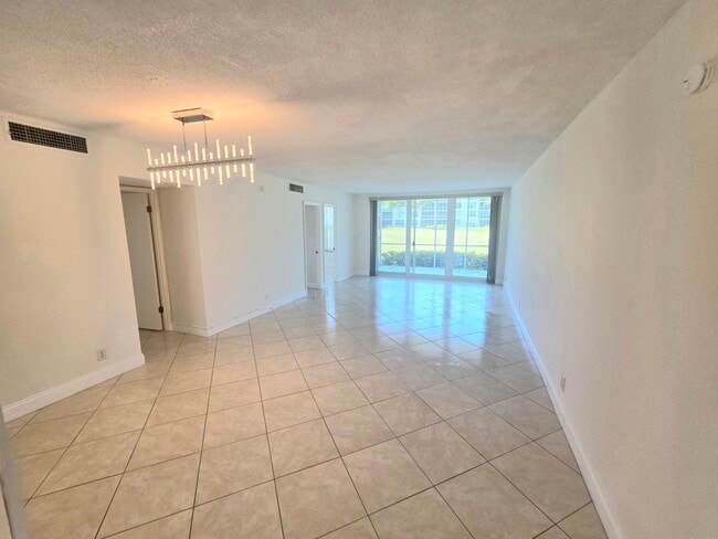 Building Photo - 3100 NE 48th Ct