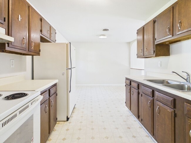 Building Photo - 2336 Sara Ln