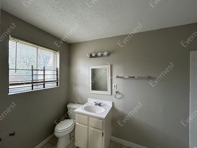 Building Photo - 4330 Almo Ave
