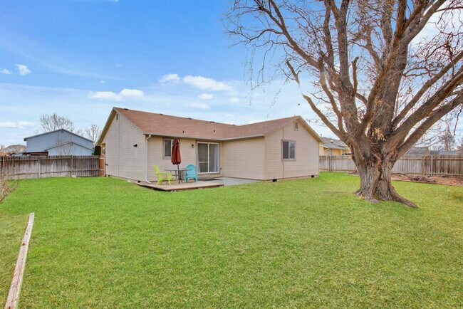 Building Photo - 1213 Cattail St