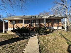 Building Photo - 2210 NE 77th St