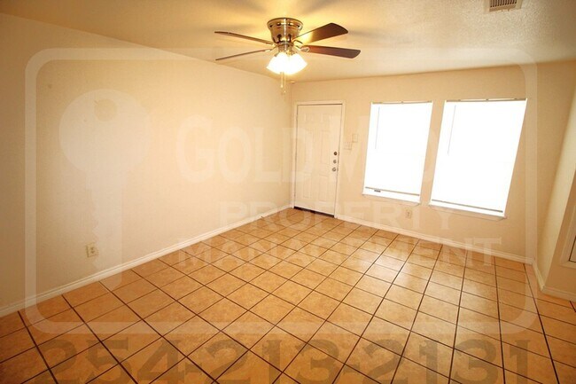 Building Photo - 1710 Cole St