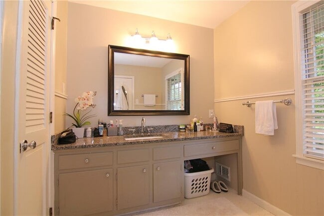 Building Photo - 3571 Sunderland Cir NE