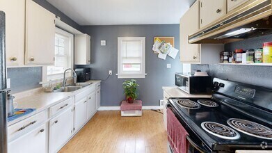 Building Photo - 2 bedroom - Main floor