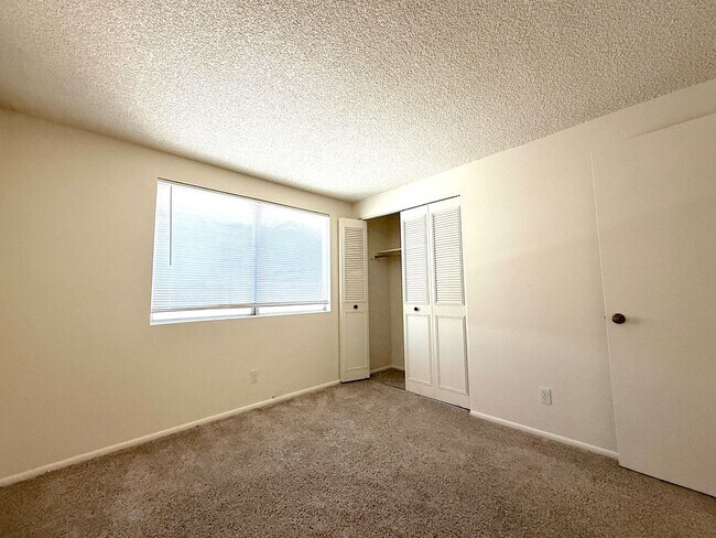 Building Photo - 2126 N Villas Ln