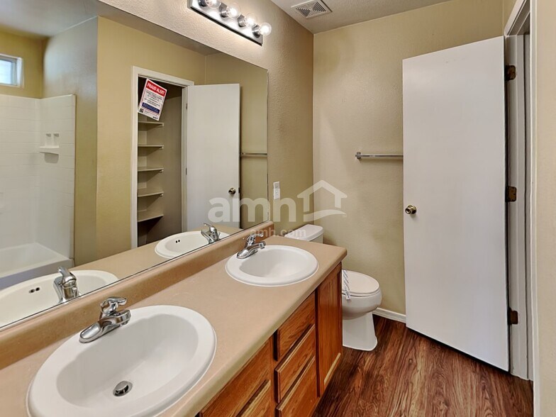 Building Photo - 5895 E Tercel Dr