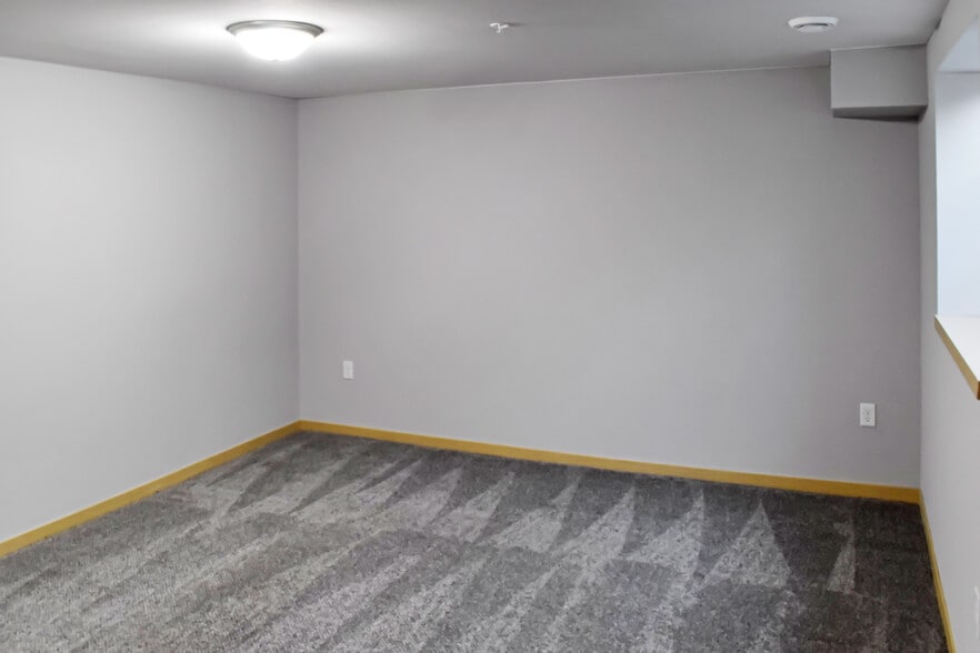 Building Photo - 6062 Driscoll Dr