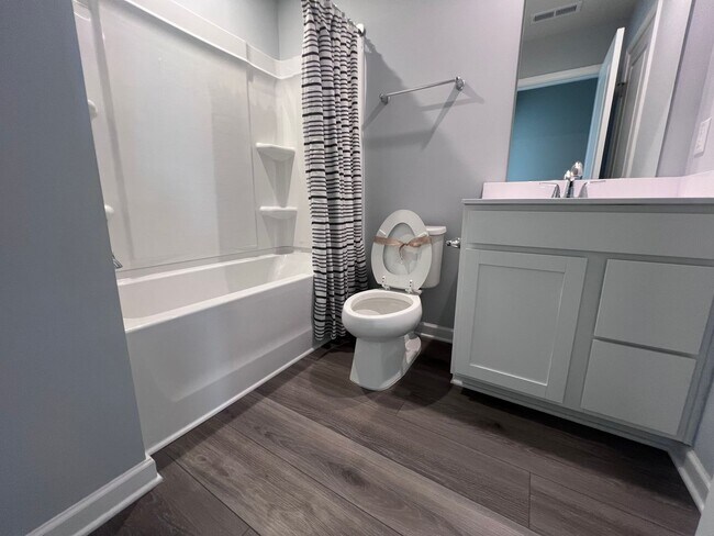 Building Photo - For Rent