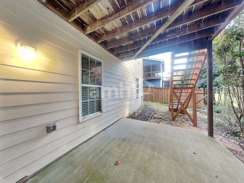 Building Photo - 3695 Moor Pointe Dr