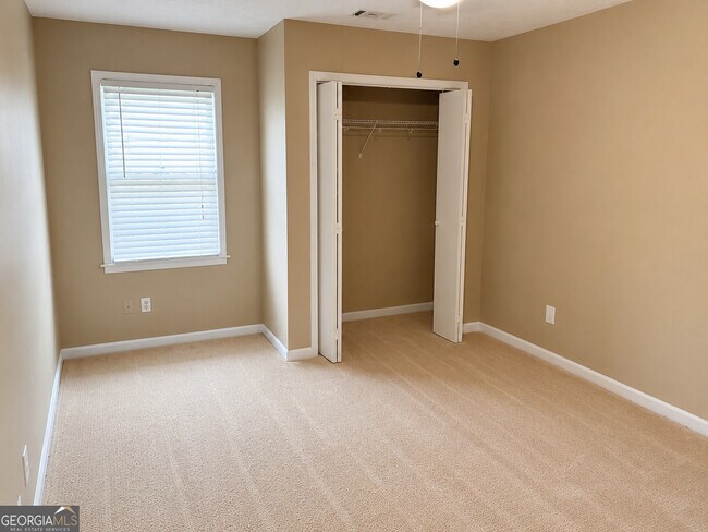 Building Photo - 1710 Underwood Dr SE