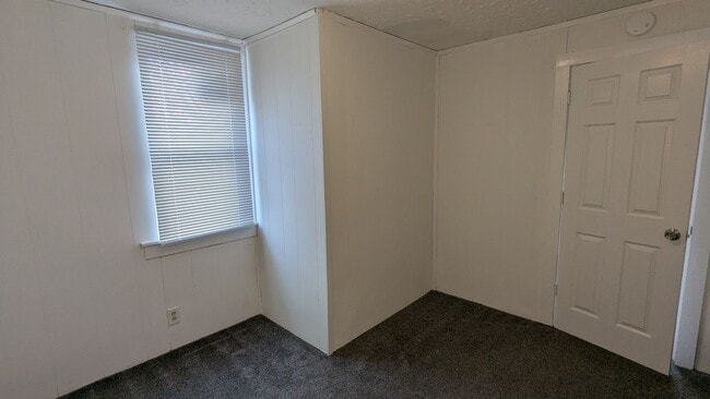 Building Photo - Charming 3-bedroom, 1-bathroom home located in the heart of Akron