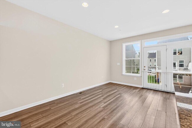 Building Photo - 1017 Flester Ln