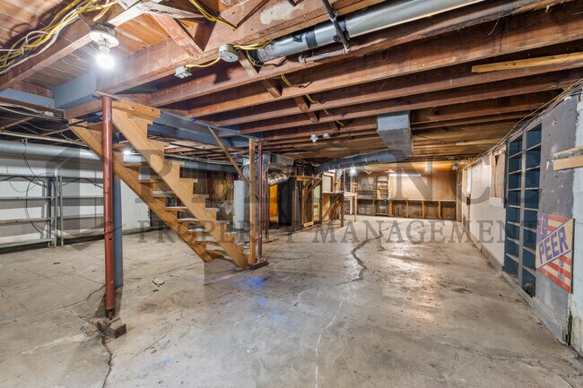 Building Photo - 1007 N Yale Ave