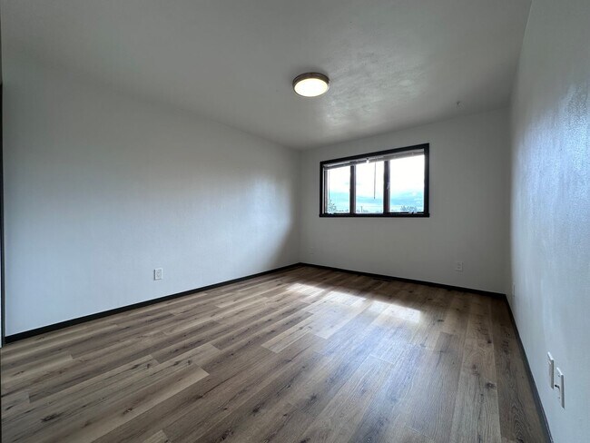 Building Photo - 430 E 1st Ave