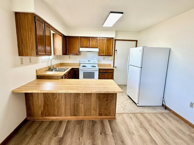 Building Photo - 500 Wesley Rd