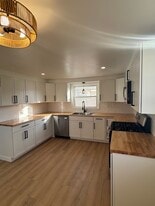 Building Photo - 249 Dunlop Ave