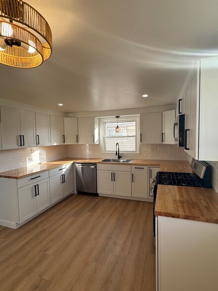 Primary Photo - 249 Dunlop Ave