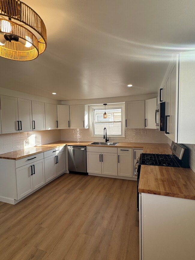 Building Photo - 249 Dunlop Ave