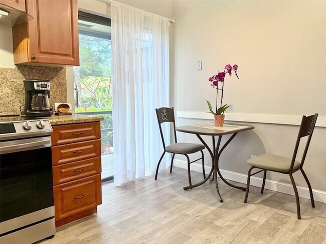 Building Photo - 10615 Ocean Palm Way