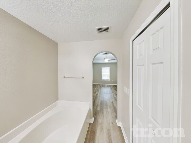 Building Photo - 339 Squires Grove Dr