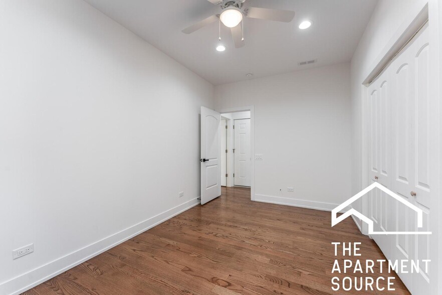Building Photo - 3329 N Avers Ave