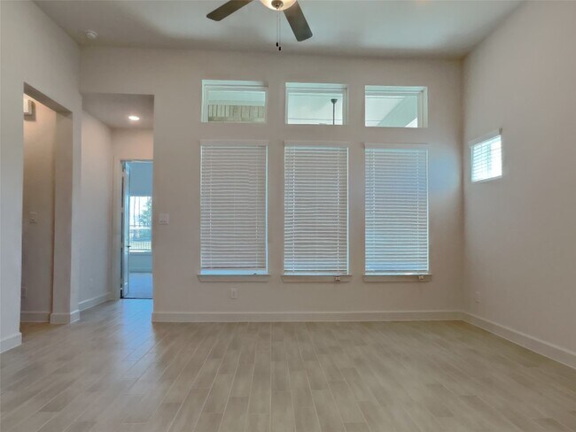 Building Photo - 15170 London Gavroche Ln