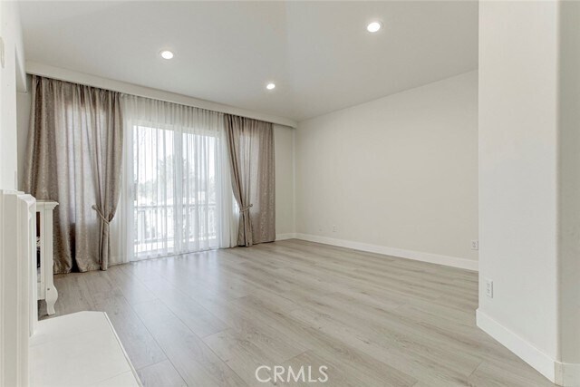 Building Photo - 27943 Brookdale Ct