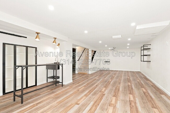 Building Photo - 9534 Grandview Dr